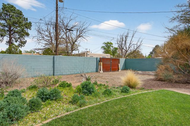 420 Manzano Street NE, Albuquerque, NM 87108
