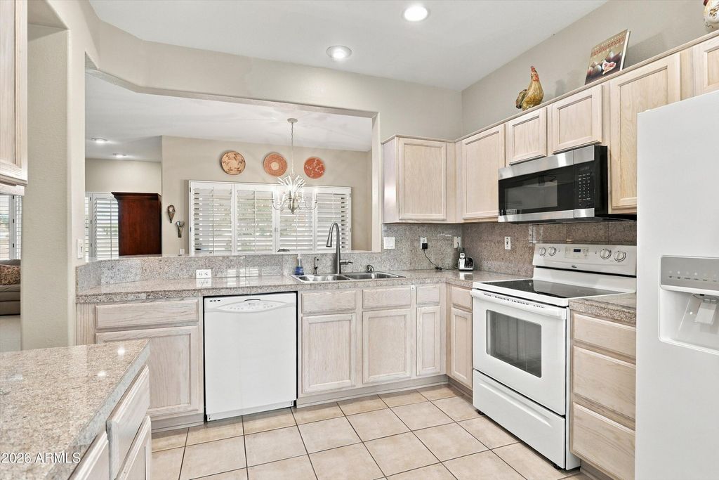 15556 W VISTA GRANDE Lane, Surprise, AZ 85374 — photo 5