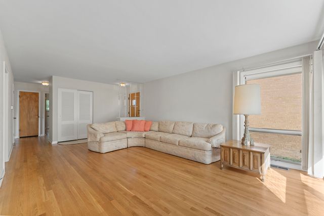 8616 N Oleander Avenue, Niles, IL 60714