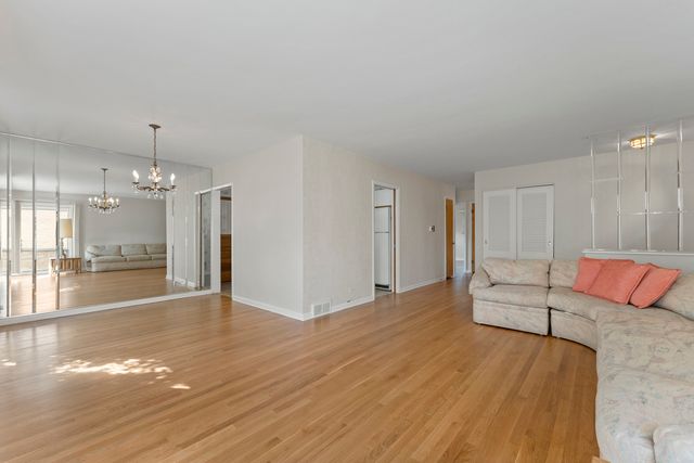 8616 N Oleander Avenue, Niles, IL 60714