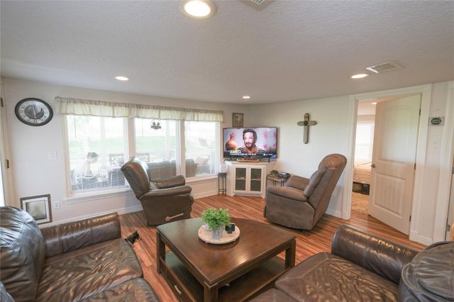 29523 County Road 25, Damon, TX 77430