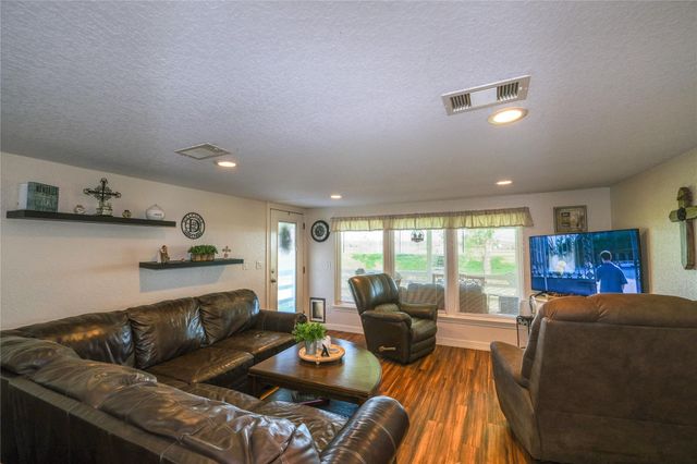29523 County Road 25, Damon, TX 77430