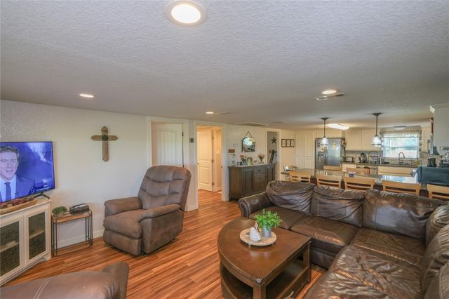 29523 County Road 25, Damon, TX 77430