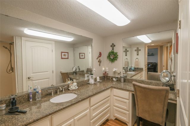 29523 County Road 25, Damon, TX 77430