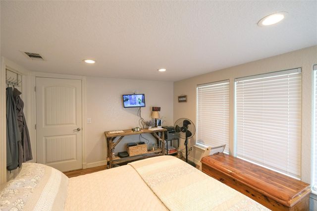 29523 County Road 25, Damon, TX 77430