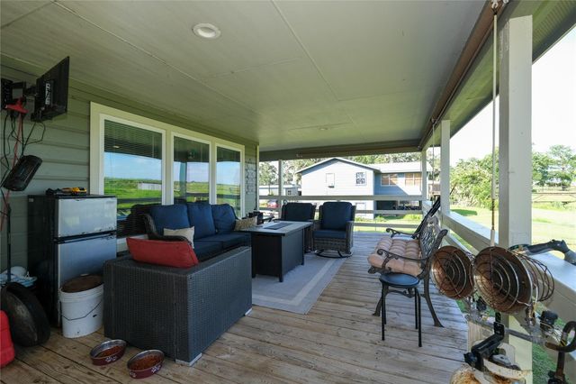 29523 County Road 25, Damon, TX 77430