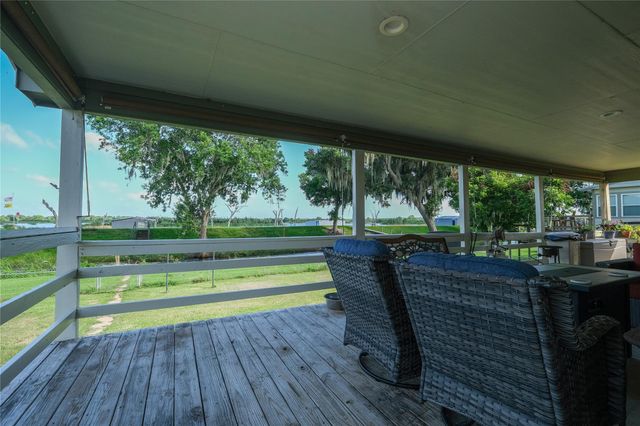 29523 County Road 25, Damon, TX 77430
