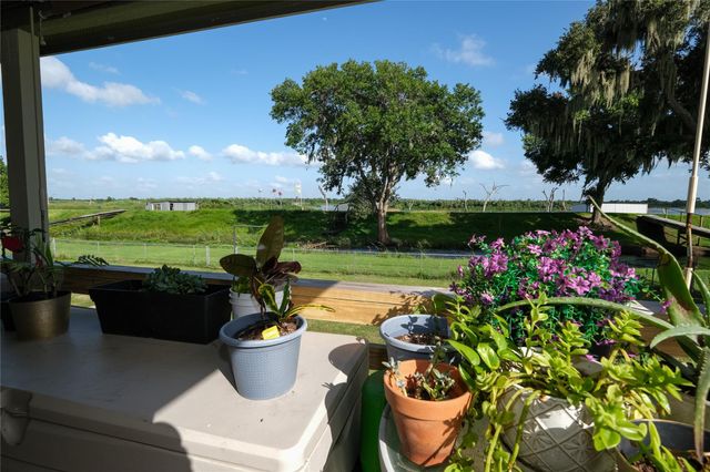 29523 County Road 25, Damon, TX 77430