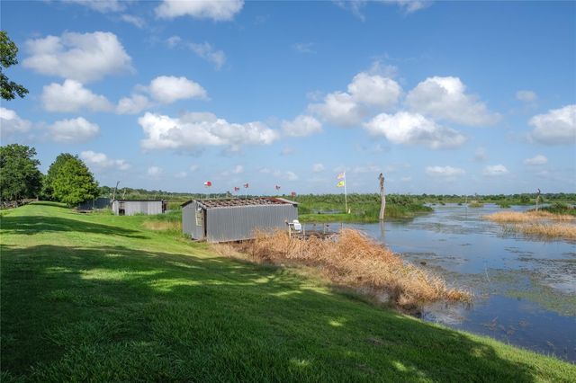 29523 County Road 25, Damon, TX 77430