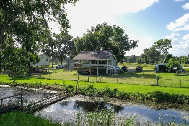 29523 County Road 25, Damon, TX 77430