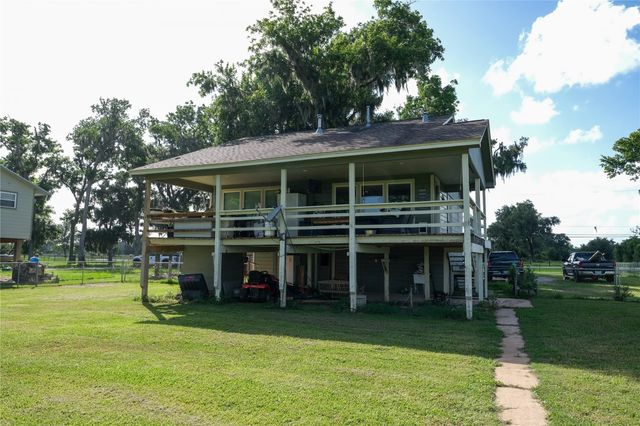 29523 County Road 25, Damon, TX 77430