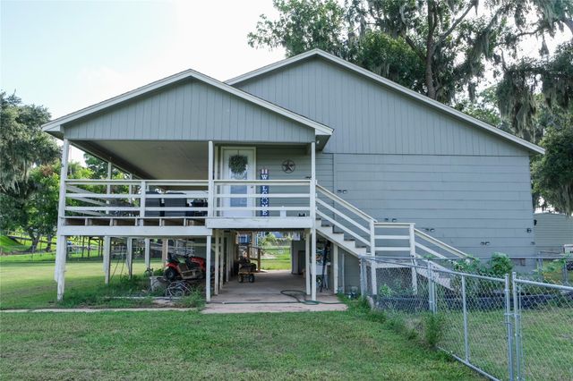 29523 County Road 25, Damon, TX 77430