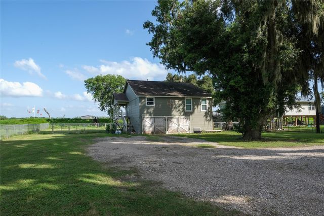 29523 County Road 25, Damon, TX 77430