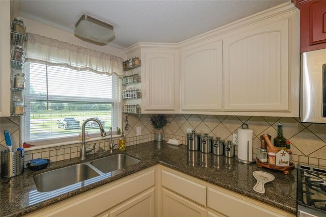 29523 County Road 25, Damon, TX 77430