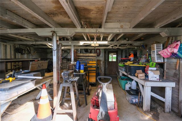 29523 County Road 25, Damon, TX 77430