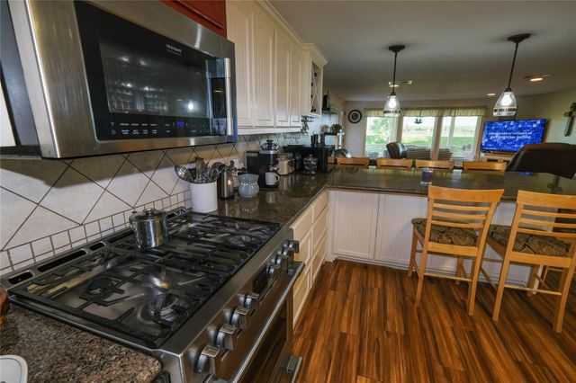 29523 County Road 25, Damon, TX 77430