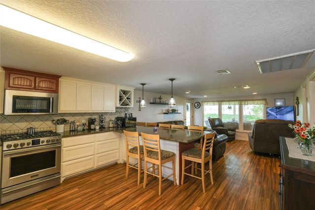 29523 County Road 25, Damon, TX 77430