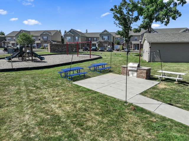 1052 Pinehurst Dr, Spring Hill, TN 37174
