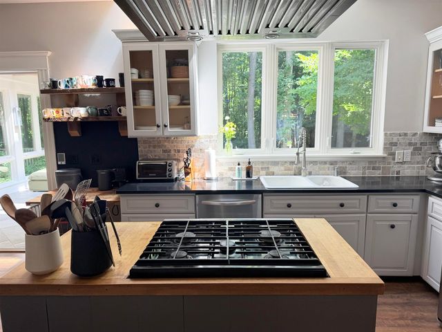 54 Muirfield Road, Burlington, VT 05408