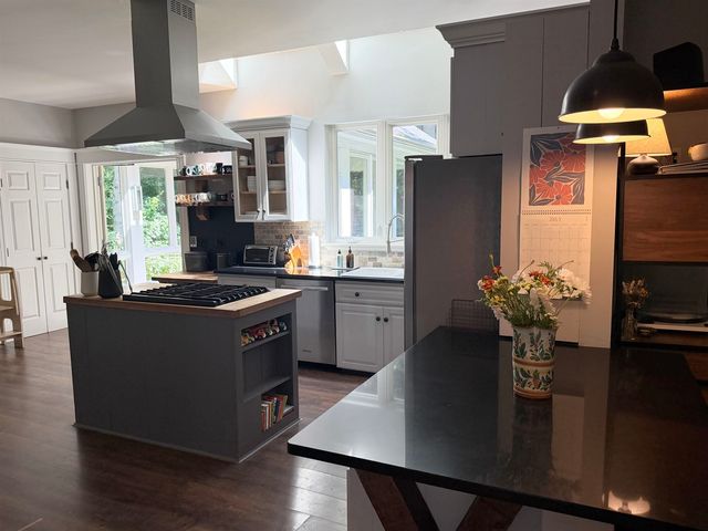 54 Muirfield Road, Burlington, VT 05408