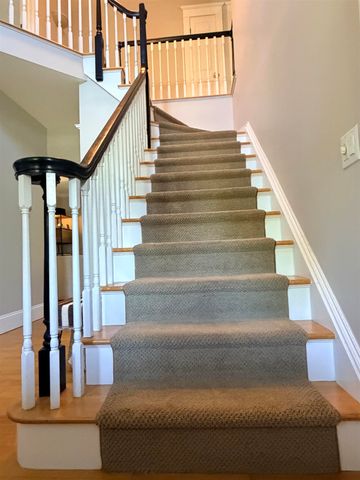 54 Muirfield Road, Burlington, VT 05408