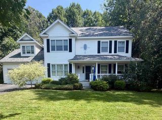 54 Muirfield Road, Burlington, VT 05408