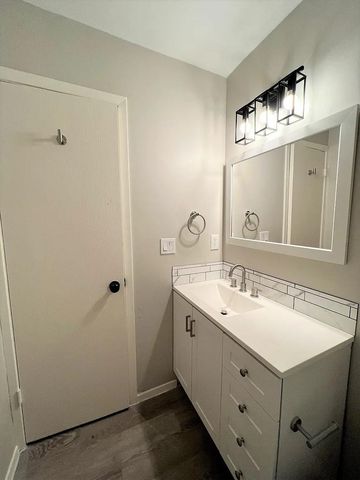 12214 Thompkins DR B, Austin, TX 78753