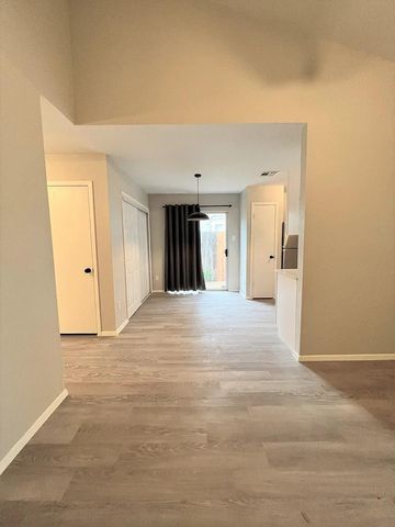 12214 Thompkins DR B, Austin, TX 78753