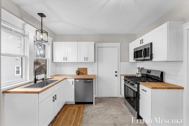 1728 Francis Avenue SE, Grand Rapids, MI 49507