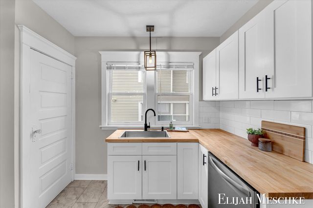 1728 Francis Avenue SE, Grand Rapids, MI 49507