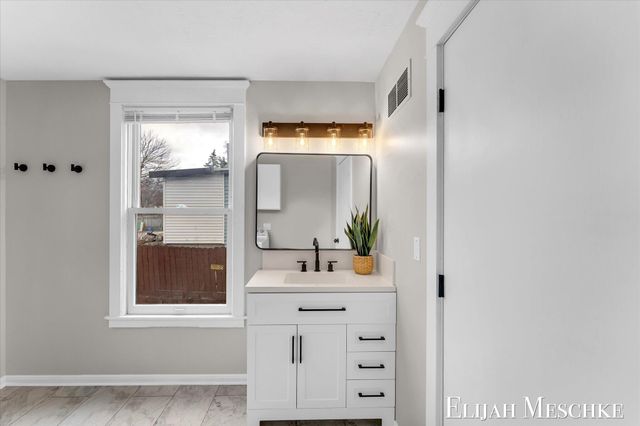 1728 Francis Avenue SE, Grand Rapids, MI 49507