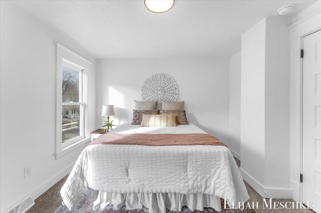 1728 Francis Avenue SE, Grand Rapids, MI 49507