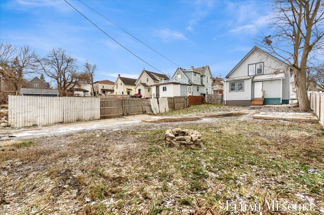 1728 Francis Avenue SE, Grand Rapids, MI 49507