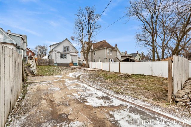 1728 Francis Avenue SE, Grand Rapids, MI 49507