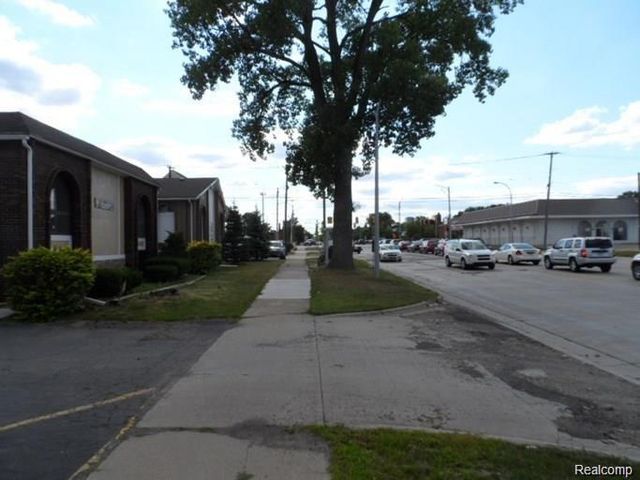 17697 W 10 Mile Road, Southfield, MI 48075