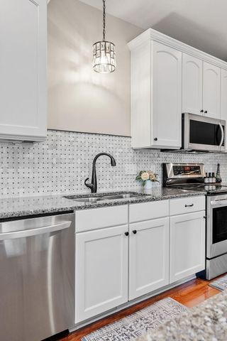 950 Drew Drive, Woodbury, MN 55129