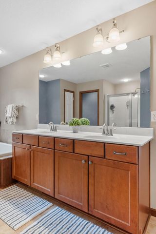 950 Drew Drive, Woodbury, MN 55129