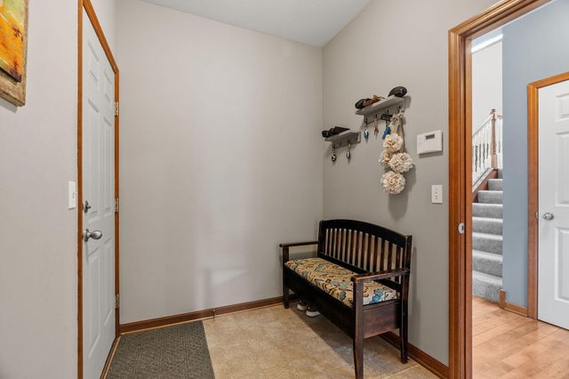 950 Drew Drive, Woodbury, MN 55129