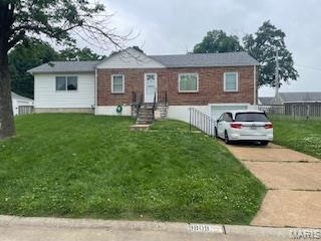 9809 Zenith Drive, St Louis, MO 63123