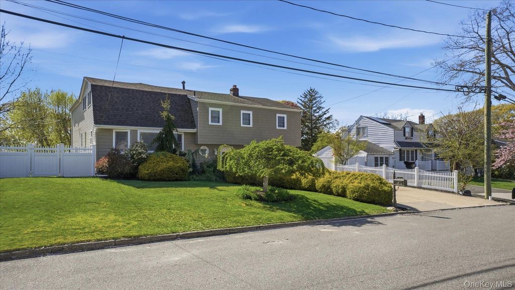 20 Camp Drive, Selden, NY 11784