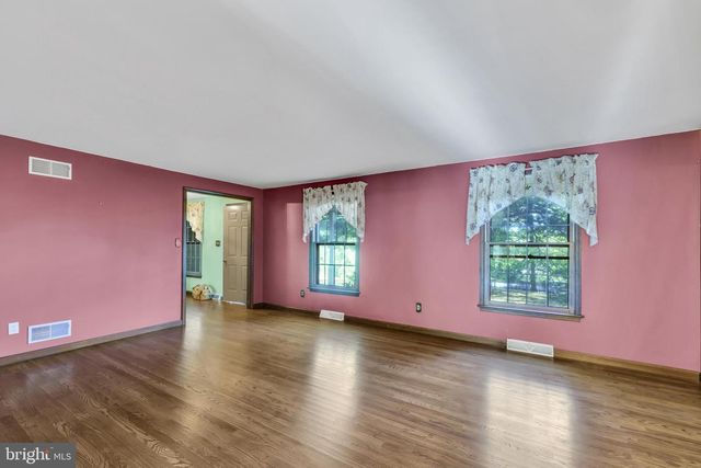 2333 THREE MILE RUN RD, Perkasie, PA 18944