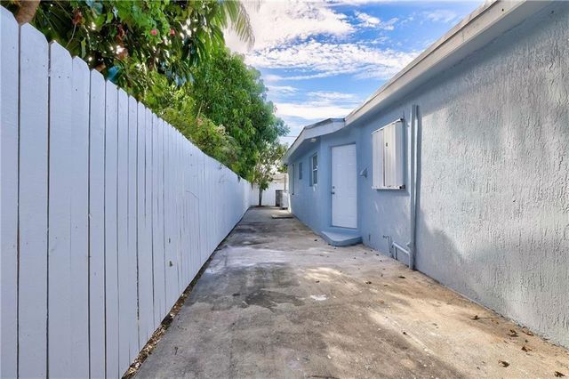 1389 W 33rd Street, Riviera Beach, FL 33404