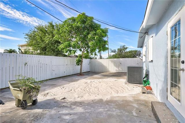 1389 W 33rd Street, Riviera Beach, FL 33404