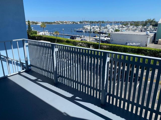 100 S Waterway Dr 401, Lake Worth, FL 33462