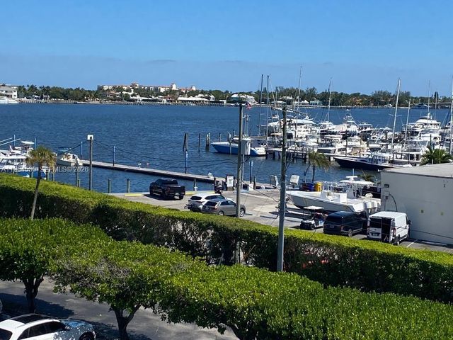 100 S Waterway Dr 401, Lake Worth, FL 33462