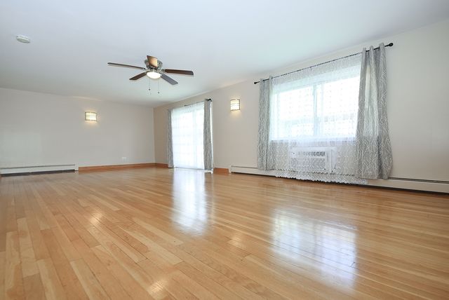 8999 Kennedy Drive 2B, Des Plaines, IL 60016