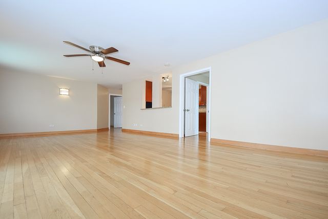 8999 Kennedy Drive 2B, Des Plaines, IL 60016