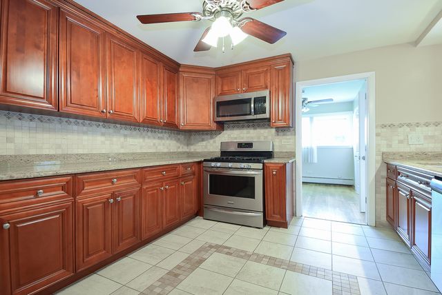 8999 Kennedy Drive 2B, Des Plaines, IL 60016
