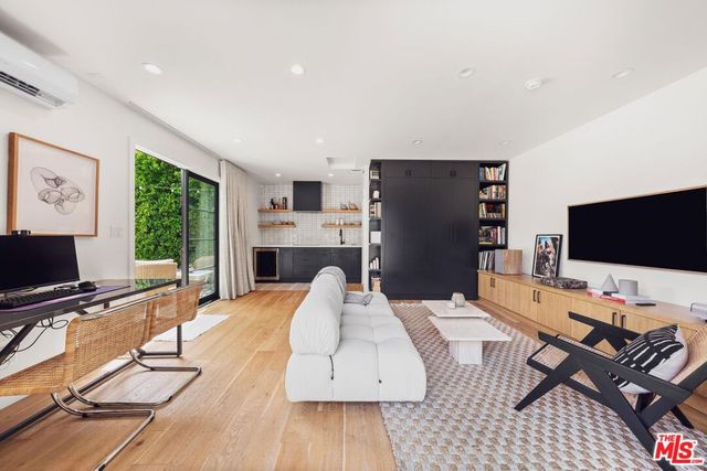 4547 Varna Avenue, Sherman Oaks, CA 91423