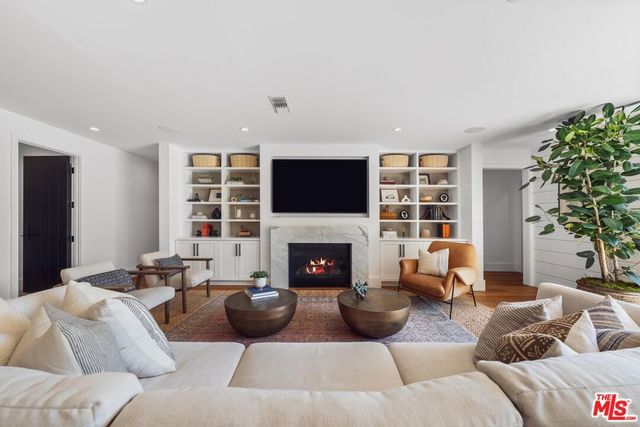 4547 Varna Avenue, Sherman Oaks, CA 91423